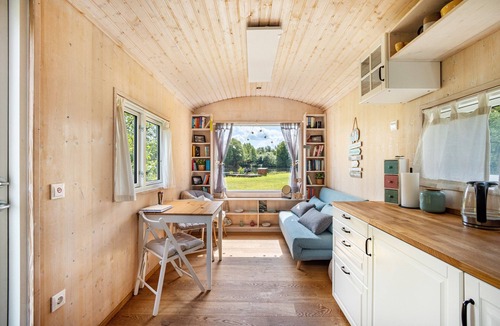 Fitzen House | Tiny Home 'Mit Blick Auf Den See' with Private Garden, Wi-Fi and Air Conditioning