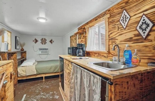 Hermosa House | Tiny Home Near Mt Rushmore