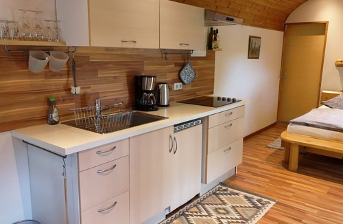 Ranschbach House | Tiny Home "Palatinate Circus Wagon" with Private Terrace and Wi-Fi