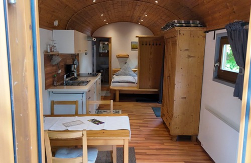 Ranschbach House | Tiny Home "Palatinate Circus Wagon" with Private Terrace and Wi-Fi
