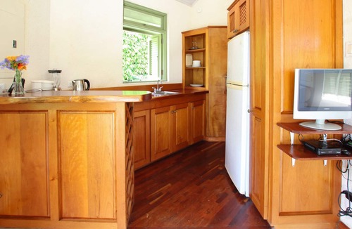 Weston Cottage | Tiny Home Retreat Near Beach- Marsh Mellow Cottage