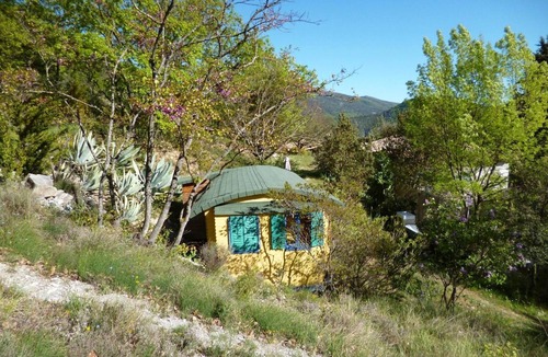 Aubres House | Tiny Home 'Roulotte De Veyronne' with Mountain View and Wi-Fi