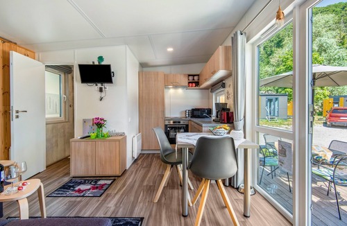 Riedenburg House | Tiny Home 'Sankt Rupert Number 11' with Private Terrace and Air Conditioning