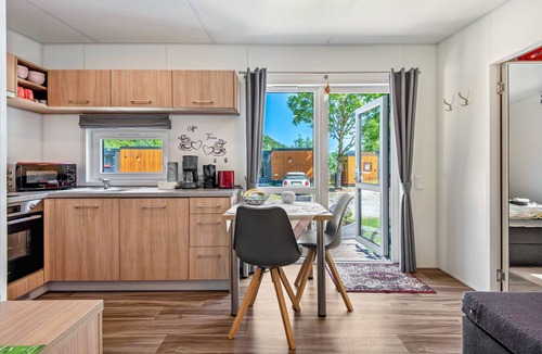 Riedenburg House | Tiny Home 'Sankt Rupert Number 11' with Private Terrace and Air Conditioning