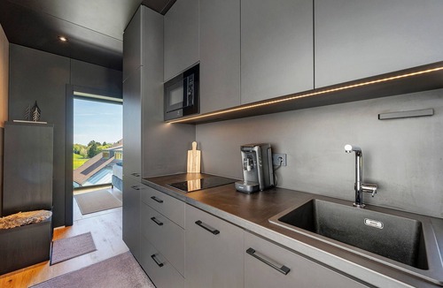 Gottelfingen House | Tiny Home 'Seewald - Tiny House' with Private Terrace, Shared Garden and Wi-Fi