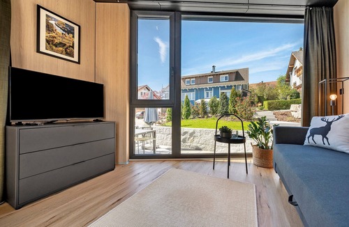 Gottelfingen House | Tiny Home 'Seewald - Tiny House' with Private Terrace, Shared Garden and Wi-Fi