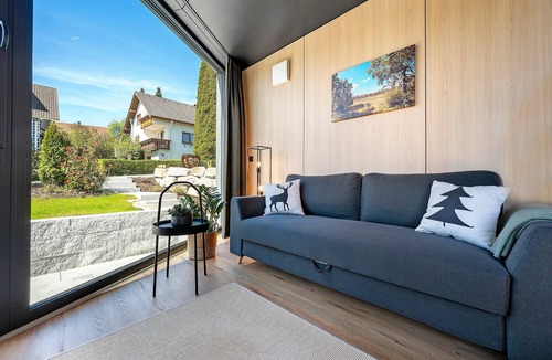 Gottelfingen House | Tiny Home 'Seewald - Tiny House' with Private Terrace, Shared Garden and Wi-Fi