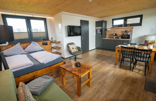Schafstedt House | Tiny Home “Stilt House with Canal View” with Wi-Fi