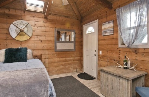 Vista Apartment | Tiny Home with Cabin Feel with Mountain Views