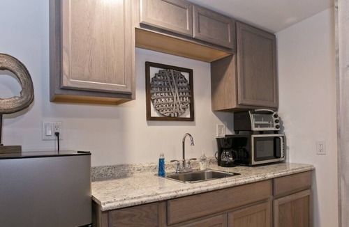 Vista Apartment | Tiny Home with Cabin Feel with Mountain Views