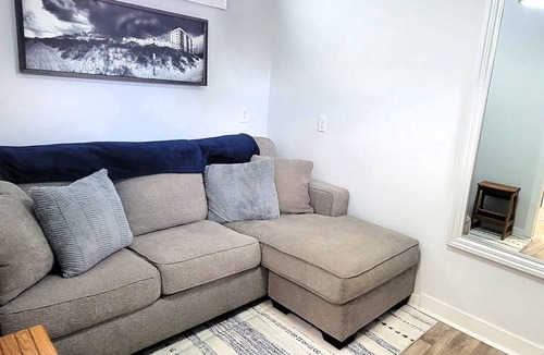 Kings Grant House | Tiny Home with Loft, Short Drive to WB