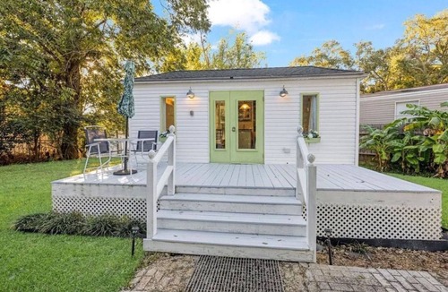 Bacliff Apartment | Tiny house 5 minutes near Kemah boardwalk!