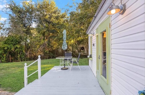 Bacliff Apartment | Tiny house 5 minutes near Kemah boardwalk!
