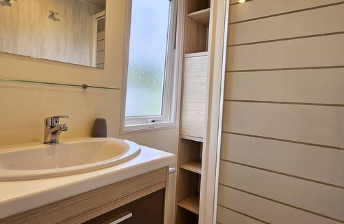 Viane Ski Chalet | Tiny house 6B by pond - ideal for expats, entrepreneurs & nature lovers