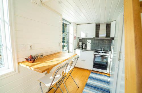 Molnlycke House | Tiny House at Lake with Canoe & Forest close to Gothenburg