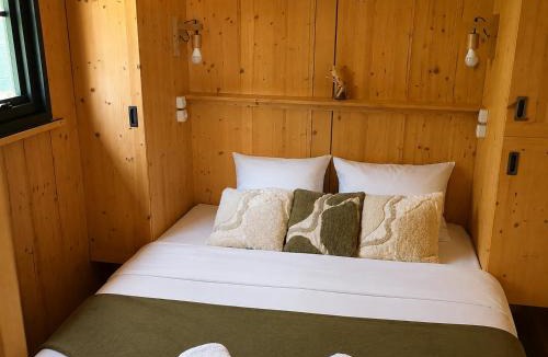 Magnieres Cabin | Tiny house - Cabane sur pilotis - Etat Nature