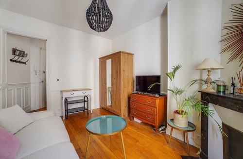 Chaillot Apartment | Tiny House Champs Elysées