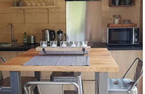 Grendelbruch Apartment | Tiny-house cottage style