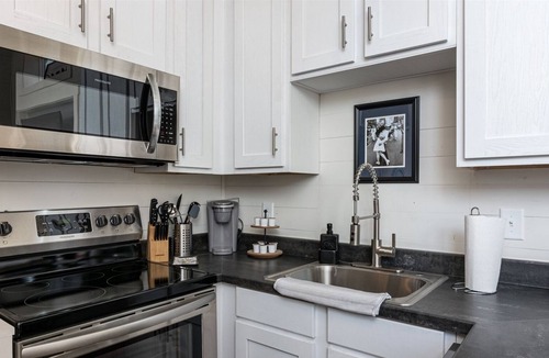 Upward House | Tiny House in GATED COMMUNITY 7 NIGHT MINI.