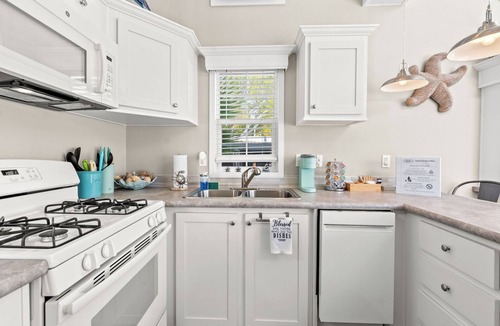 Key Largo House | Tiny house in the Florida Keys with Deck and Marina with boat ramp