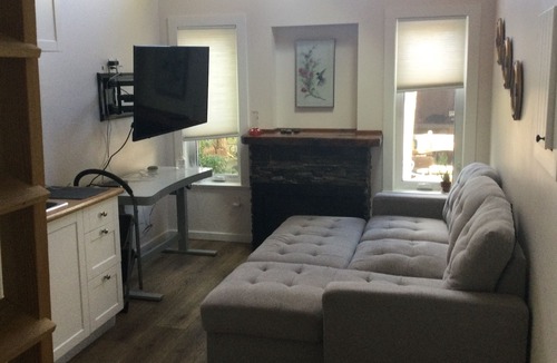 Victoria West Cottage | Tiny house located close to downtown