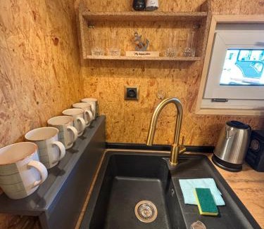 Karbach House | Tiny House mit Garten und Sauna