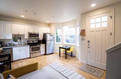 Broadway House | Tiny House on The Hill