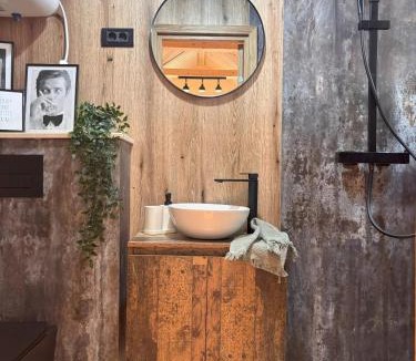 Bicazu Ardelean House | Tiny House Retreat Mountain View Bicazul Ardelean