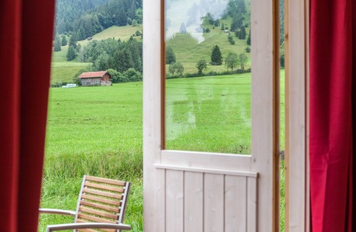 Oberammergau House | Tiny House "Sundowner Cabin in the Green with Mountain View, Terrace & Garden