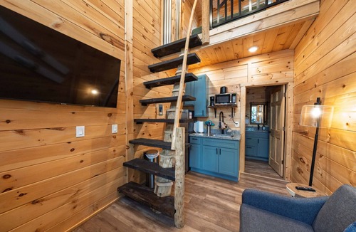 Mayfield Apartment | Tiny Loft-Spider Lake-SUP Rentals-Beach-Sauna!