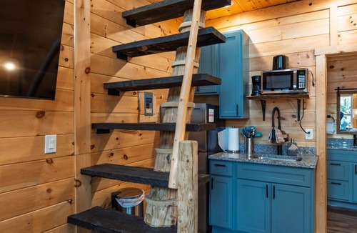 Mayfield Apartment | Tiny Loft-Spider Lake-SUP Rentals-Beach-Sauna!