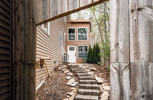 Mayfield Apartment | Tiny Loft-Spider Lake-SUP Rentals-Beach-Sauna!