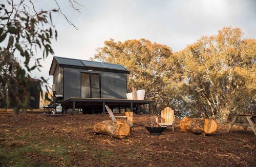 Merton Cabin | Tiny Max - Daylesford & The Macedon Ranges