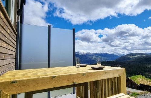 Voss House | Tiny mountain cabin with a panoramic view