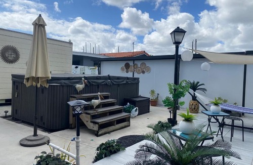 Flagami Bed & Breakfast | Tiny place w private hot jacuzzi 7 min to Miami international airport