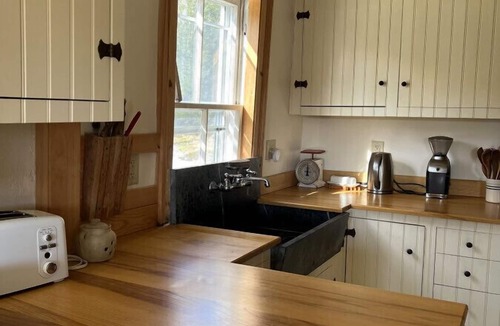 Vinalhaven House | Tip Toe Cottage overlooking Crockett's Cove