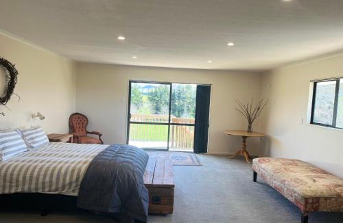 Greta Valley House | Tipapa Deer Park - Spacious Rural lodge Sleeps 22