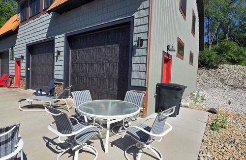 Leesburg House | Tippy Lake Retreat - Kayaks, Bonfires & Lake Views - Sleeps 12!