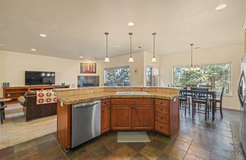 Klamath Falls House | Tipsy Turtle- 4BD Running Y Home-Arnold Palmer Golf- Crater Lake