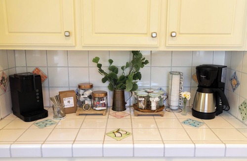 Paso Robles Cottage | Tipsyon12th |Walk2DT| Pet friendly