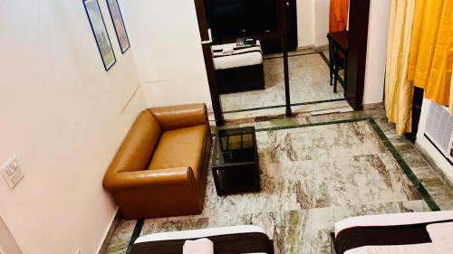 DLF Phase 3 House | Tipsyy Inn 006