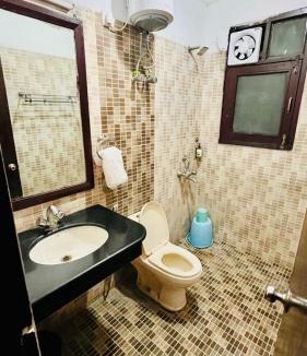 DLF Phase 3 House | Tipsyy Inn 006