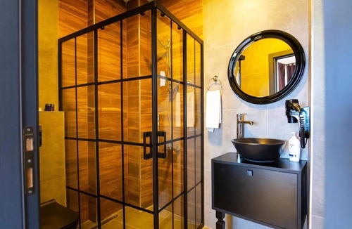 Zeytinbagi Hostel | Tirilye Balık Otel