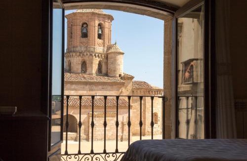 Almazan House | Tirso de Molina
