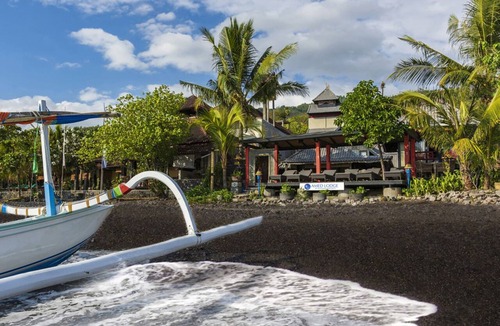Purwakerti Cottage | TIRTA GANGGA, Spacious Family Room in Amed, Pool Access