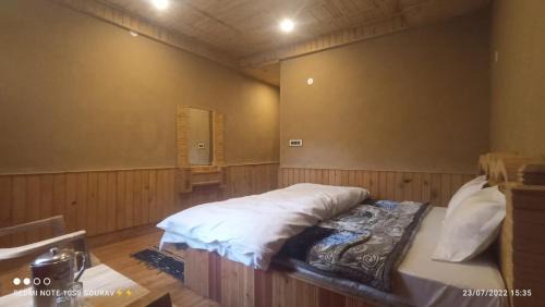 Banjar House | Tirthan river edge