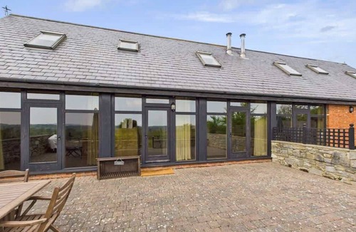 Ryde Cottage | Tithe Barn, Little Upton Farm