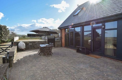 Ryde Cottage | Tithe Barn, Little Upton Farm
