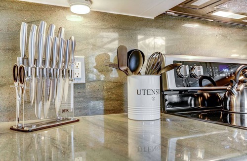 Central Naples Hotel | Tivoli: Lakefront, Private Pool, Hot Tub, EV Charger