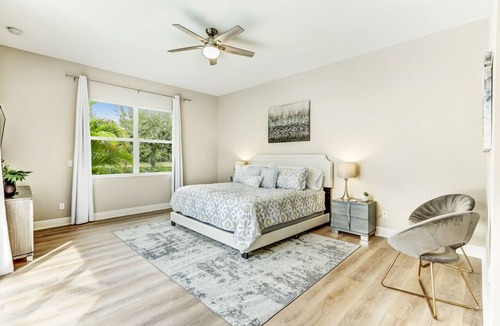 Central Naples Hotel | Tivoli: Lakefront, Private Pool, Hot Tub, EV Charger